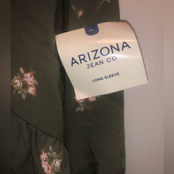 NWT Arizona Jeans Co Green Army Floral V-neck Crop Top XXL - Picture 2 of 6